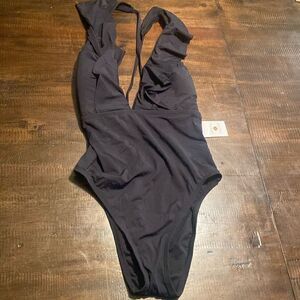 Ladies NWT Shade and Shore Black Ruffled Strappy Swimsuit Small 4-6